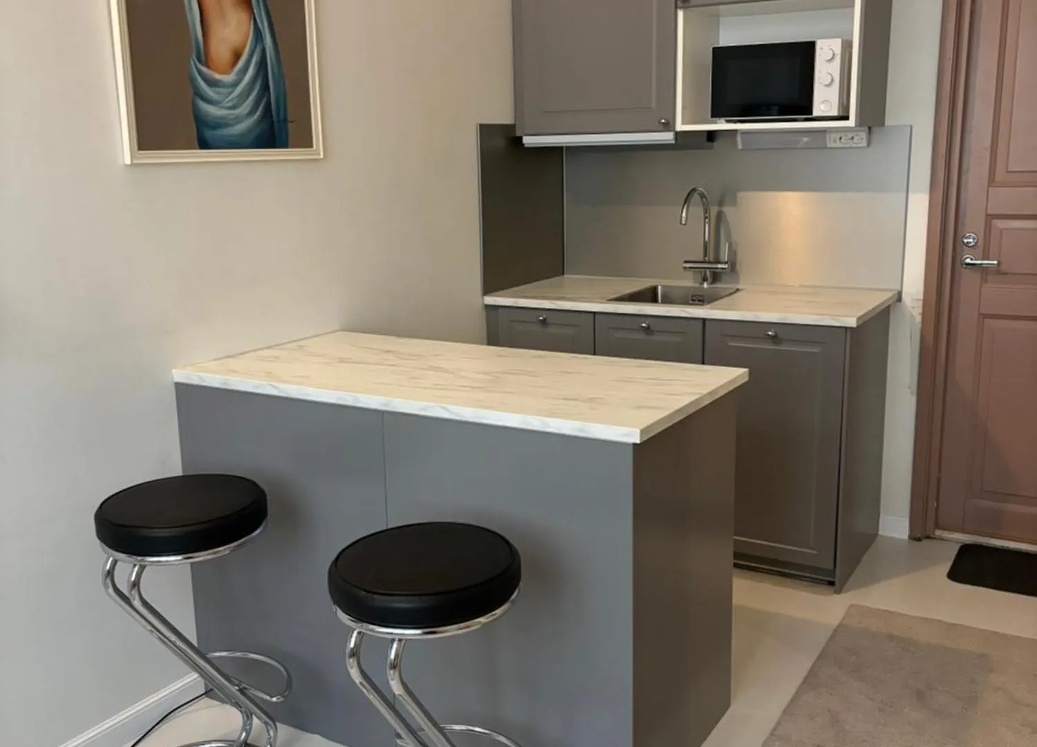 Small Cozy Studio In The City Center 헬싱키 아파트